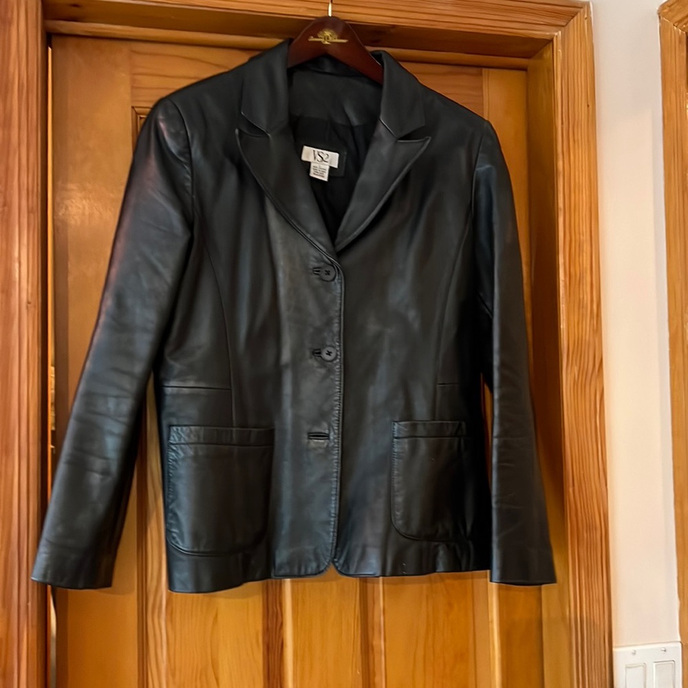 WOMAN’S LEATHER JACKET